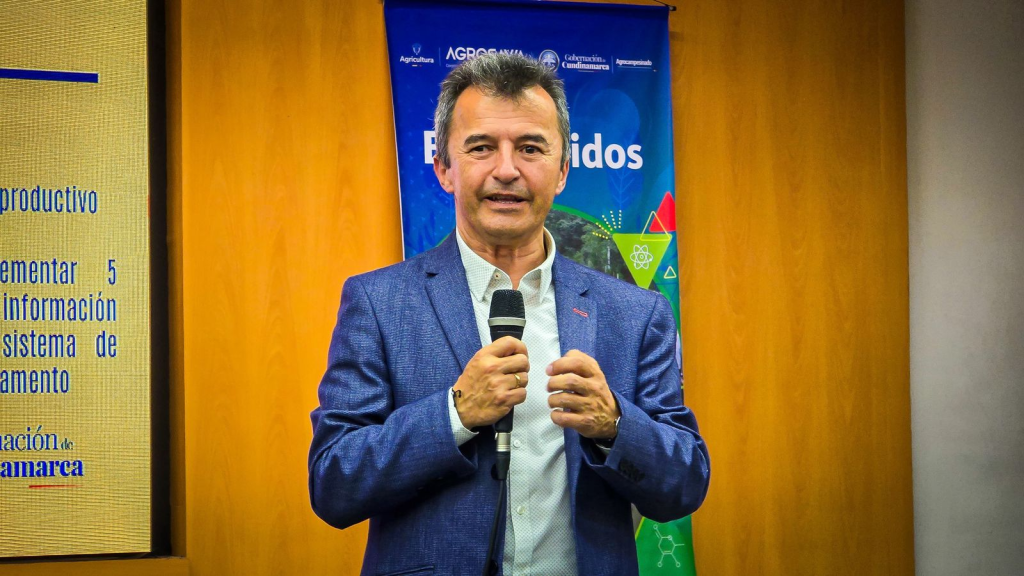 Cundinamarca avanza en Agricultura Sostenible, analizando suelos en 39 municipios