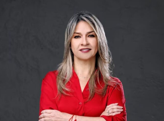 ELECCIONES 2026: VICKY DÁVILA se cae en las encuestas y sigue cazando peleas