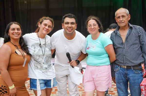 La alcaldía de Soacha en cabeza de su alcalde JULIAN SANCHEZ «PERICO», hace un reconocimiento a los lideres Comunales.